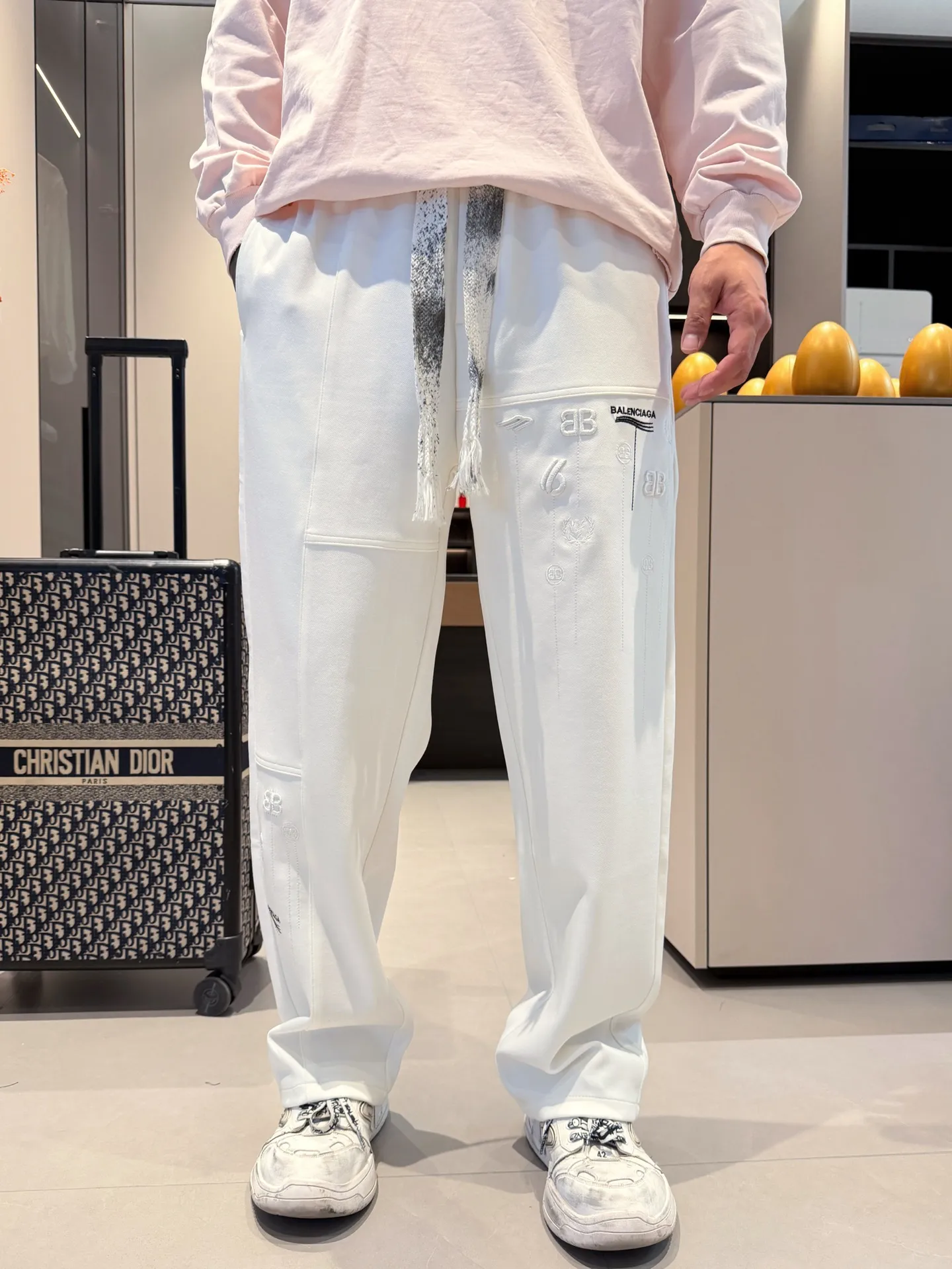 Balenciaga [High Version] 2026 Autumn and Winter latest products, available at counters at the same time, Original product, fashionable casual trousers and casual trousers, using imported original fabrics, top-grade embroidery 🪡 craft letter pattern logo, original hardware accessories decoration, simple yet fashionable, fashionable and handsome upper body, Sizes: M-3XL